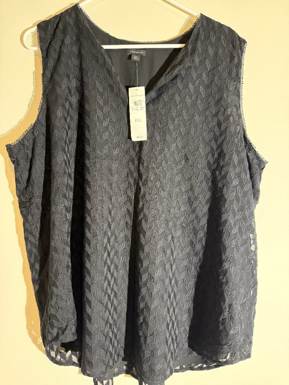 Ann Taylor NWT Black Geometric Chevron Eyelet Sleeveless Blouse | XXL